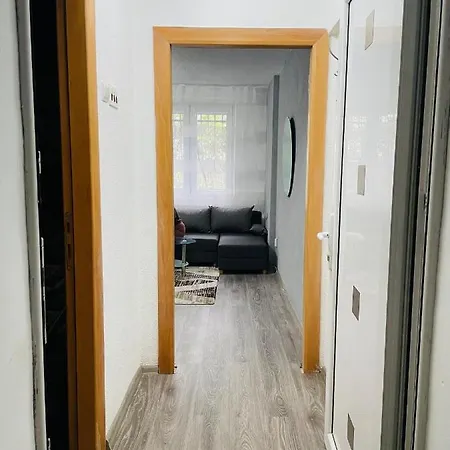 T&n Studio-center-free Parking,ac,train-bus Station Apartamento