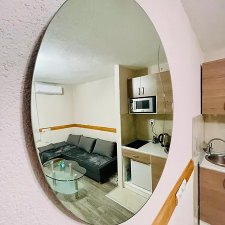 T&n Studio-center-free Parking,ac,train-bus Station *