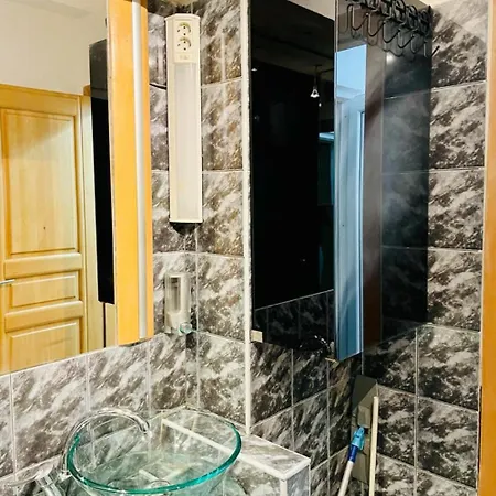 T&n Studio-center-free Parking,ac,train-bus Station Apartamento *