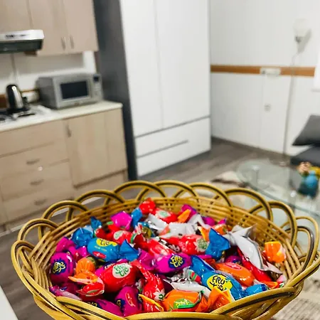 T&n Studio-center-free Parking,ac,train-bus Station