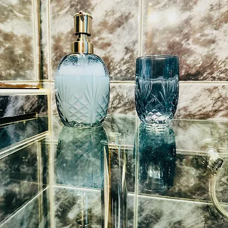 T&n Studio-center-free Parking,ac,train-bus Station Apartamento