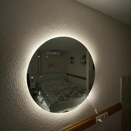 T&n Studio-center-free Parking,ac,train-bus Station Apartamento *